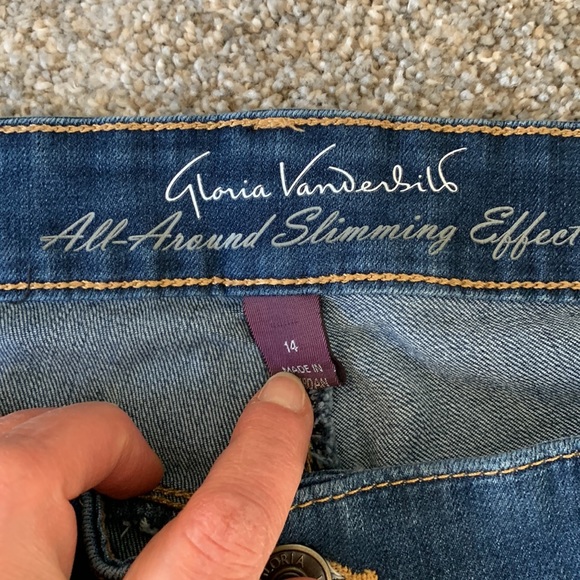 GV Curvy Skinny All Around Slimming Mid Rise Jeans - Picture 4 of 6